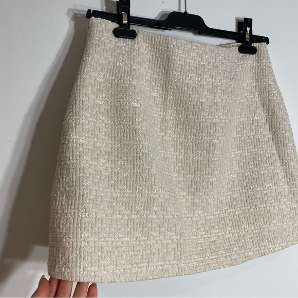 White mini skirt - Picture 3 of 3